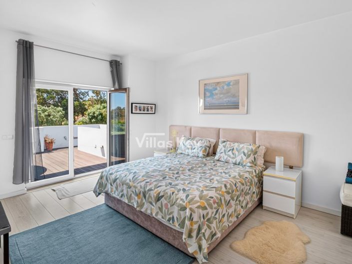 Image No.24-4 Bed House for sale
