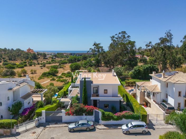 Image No.27-4 Bed House for sale