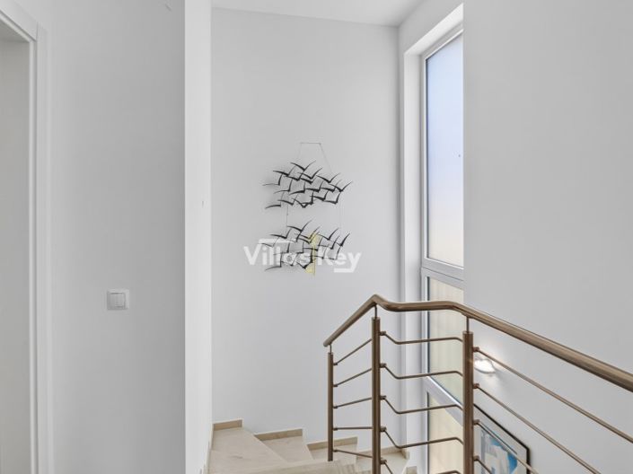 Image No.34-4 Bed House for sale