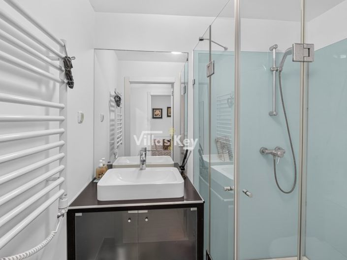 Image No.36-4 Bed House for sale