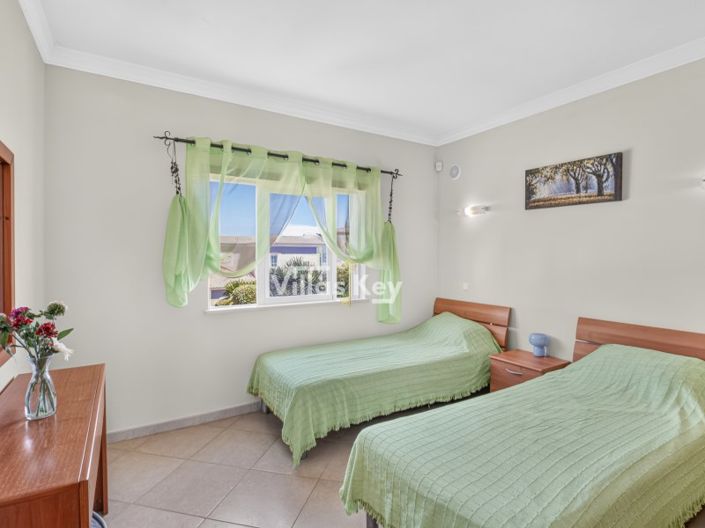 Image No.12-2 Bed House for sale