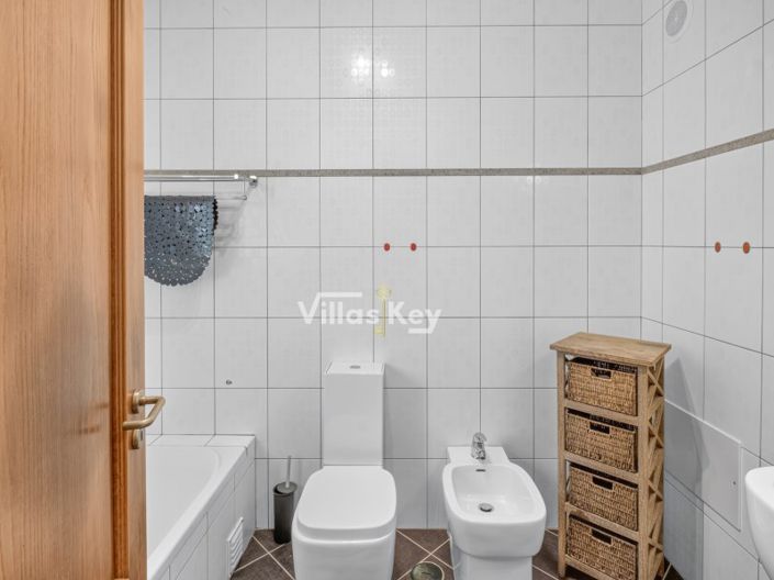 Image No.13-2 Bed House for sale