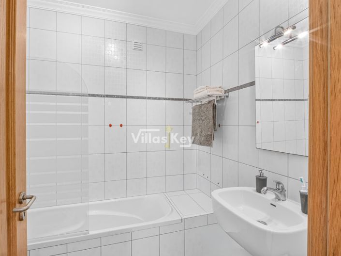 Image No.20-2 Bed House for sale