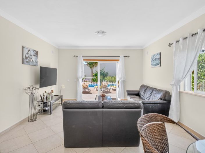 Image No.8-2 Bed House for sale