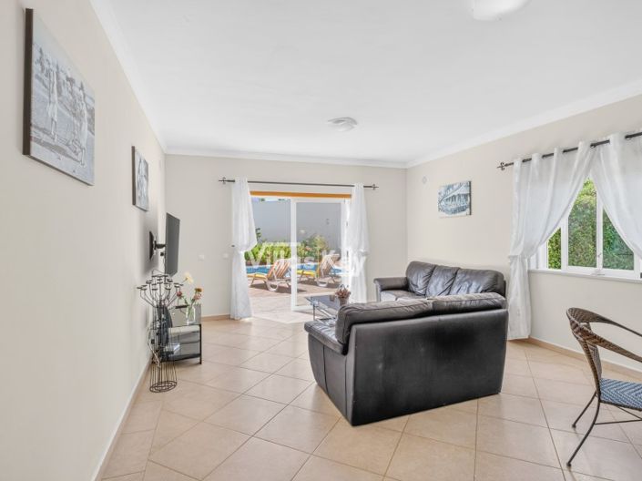 Image No.9-2 Bed House for sale