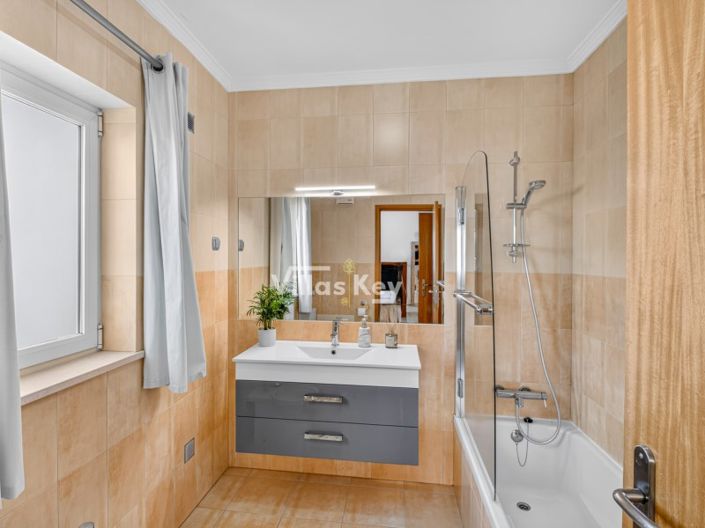 Image No.21-2 Bed Apartment for sale