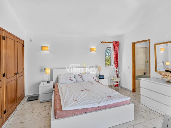 Image No.15-3 Bed House for sale