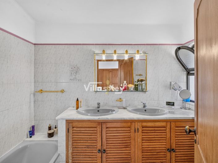 Image No.18-3 Bed House for sale