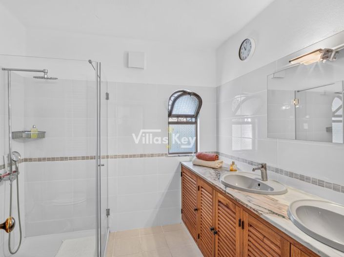 Image No.24-3 Bed House for sale