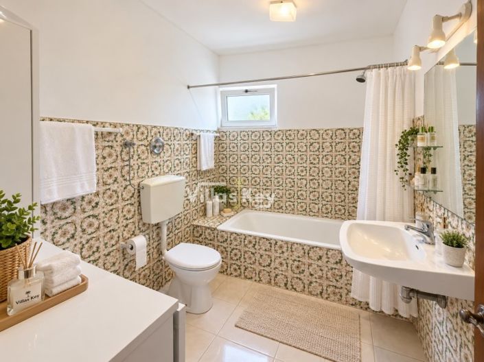 Image No.17-5 Bed House for sale