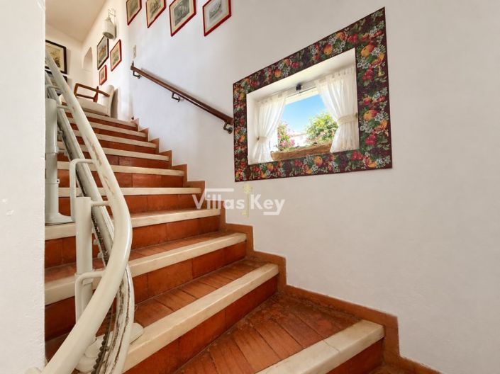 Image No.18-5 Bed House for sale