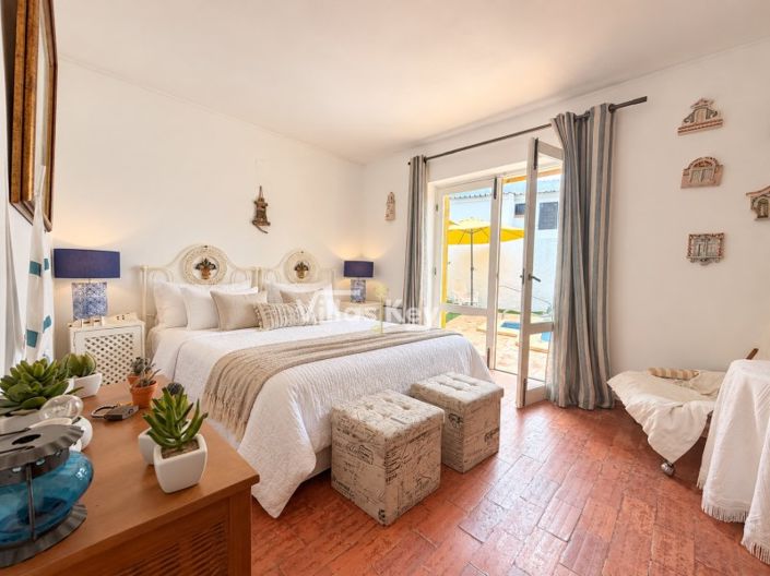 Image No.19-5 Bed House for sale