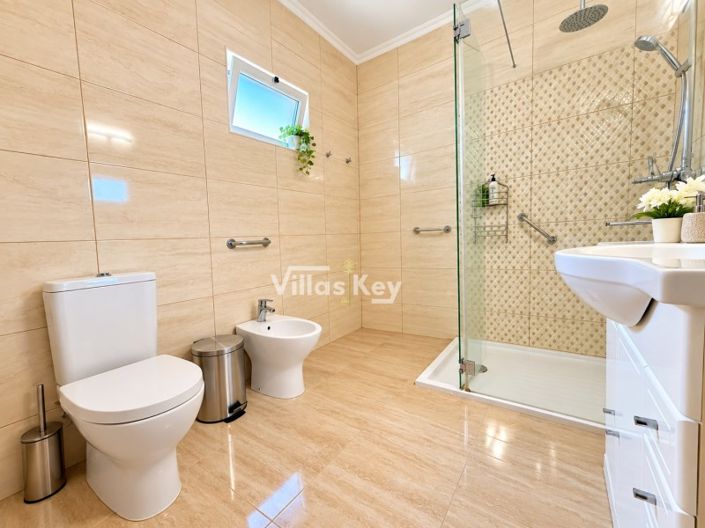 Image No.29-5 Bed House for sale