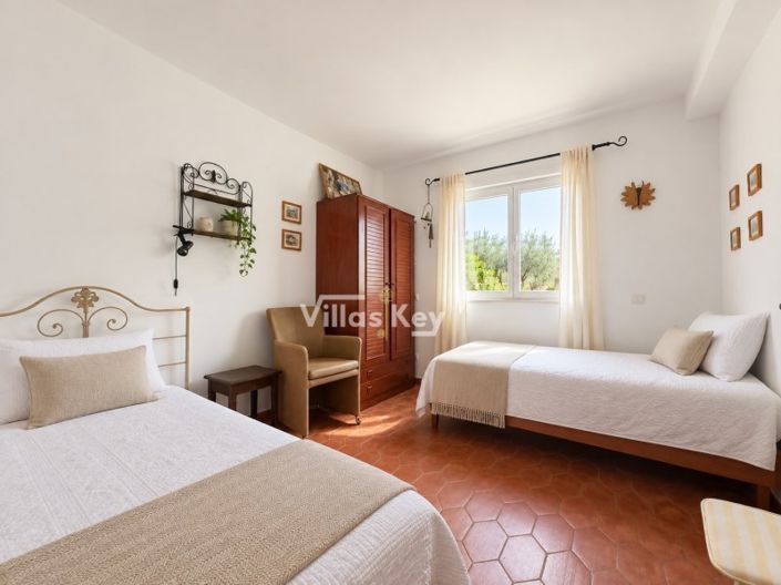 Image No.30-5 Bed House for sale