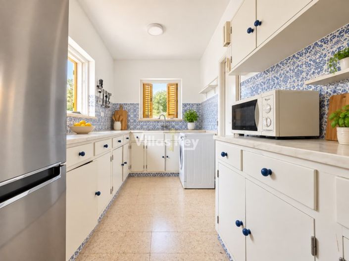 Image No.6-5 Bed House for sale