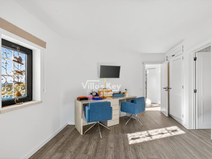 Image No.26-7 Bed House for sale