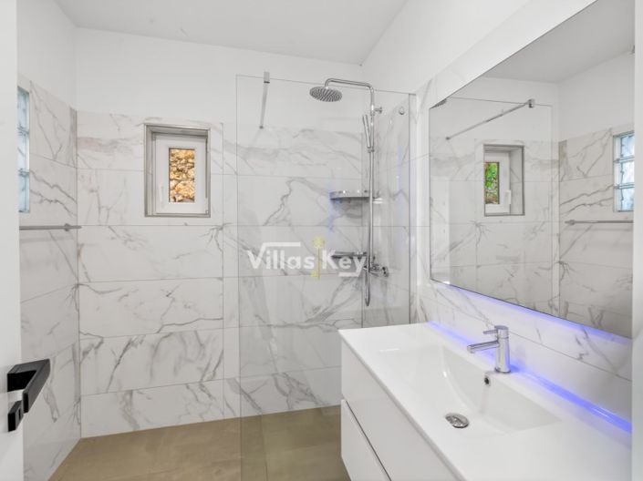 Image No.29-7 Bed House for sale