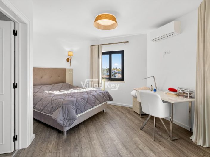 Image No.41-7 Bed House for sale