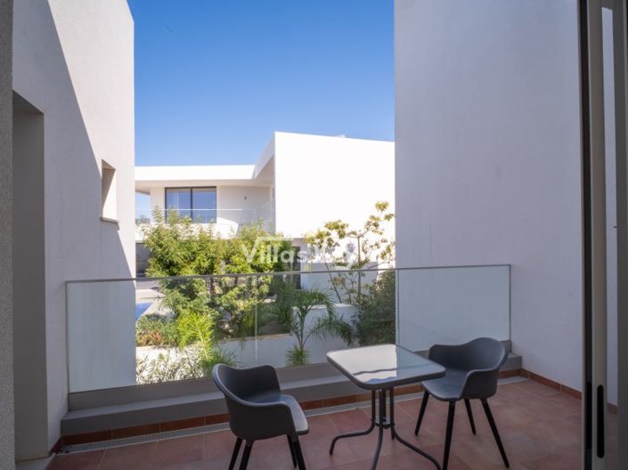 Image No.14-3 Bed House for sale
