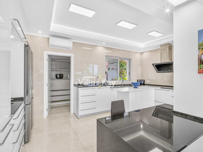 Image No.18-3 Bed House for sale