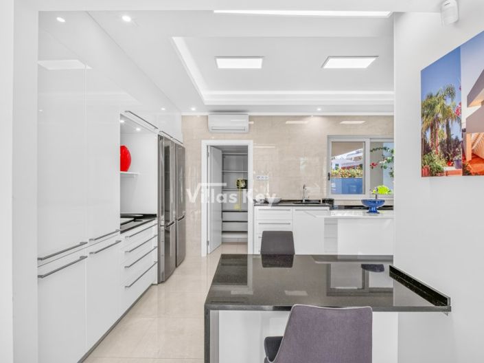 Image No.19-3 Bed House for sale
