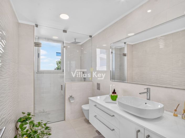 Image No.24-3 Bed House for sale