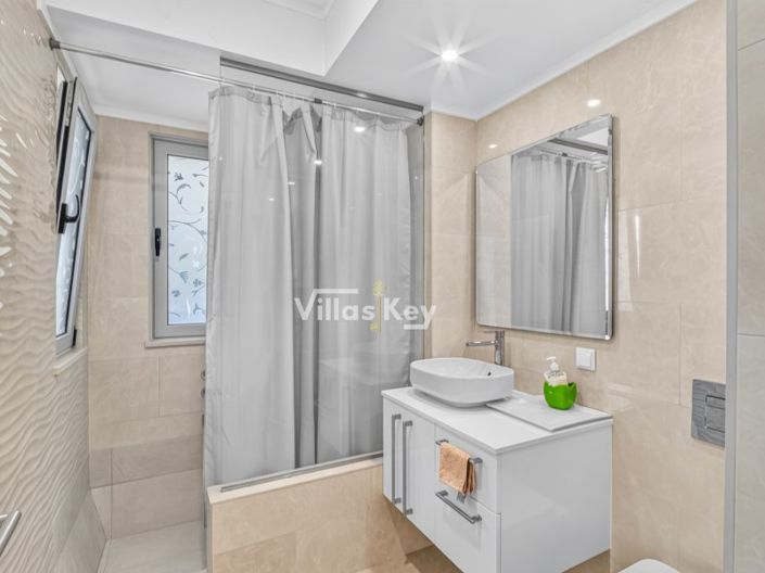 Image No.37-3 Bed House for sale