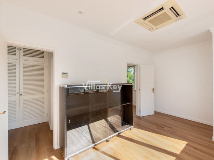 Image No.12-3 Bed Apartment for sale