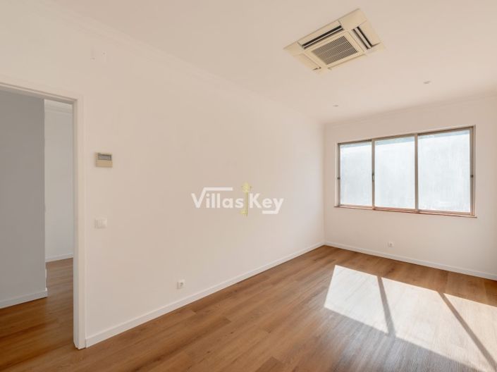 Image No.17-3 Bed Apartment for sale