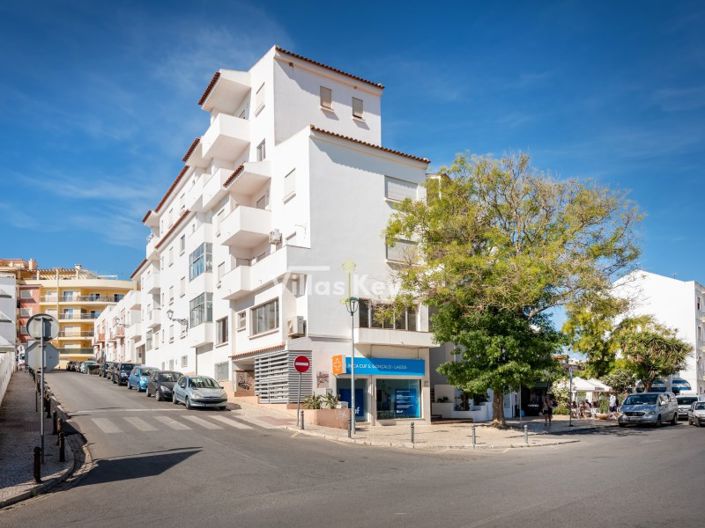 Image No.21-3 Bed Apartment for sale