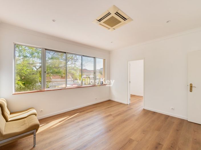 Image No.8-3 Bed Apartment for sale
