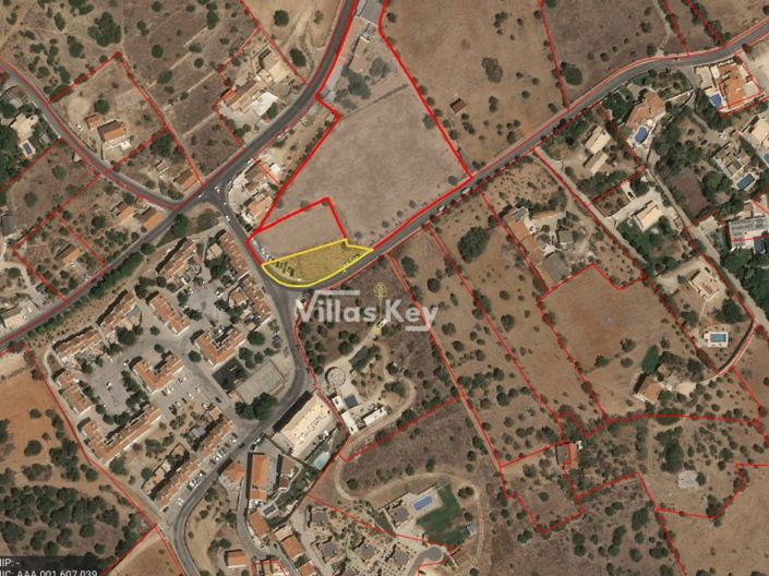 Rustic plot of land in Carvoeiro