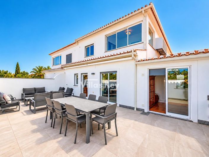 Image No.2-4 Bed House for sale