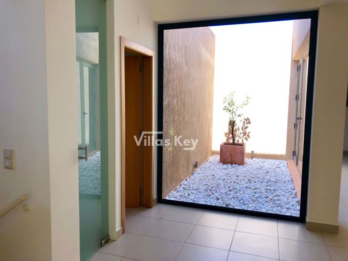 Image No.12-5 Bed House for sale