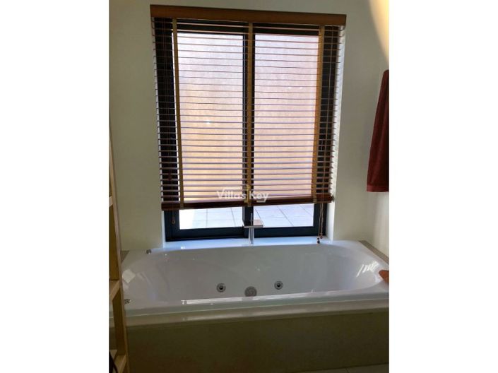 Image No.19-5 Bed House for sale