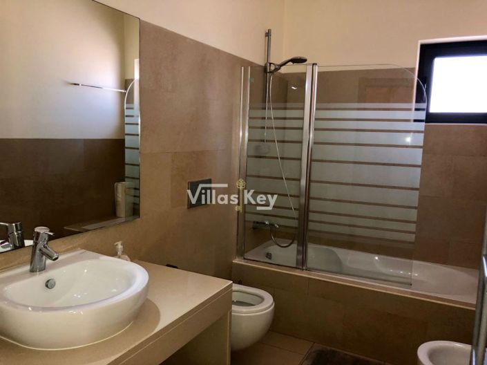 Image No.25-5 Bed House for sale