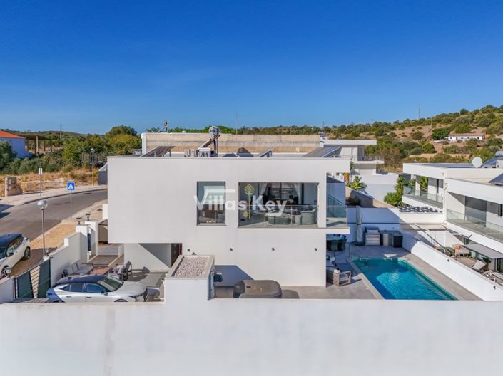 Image No.20-4 Bed House for sale