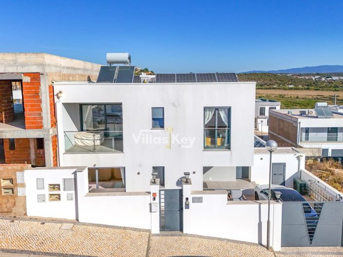 Image No.21-4 Bed House for sale