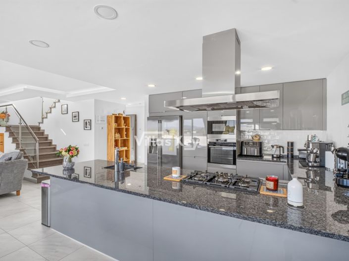 Image No.5-4 Bed House for sale