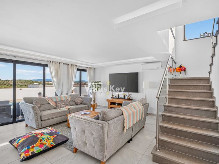 Image No.9-4 Bed House for sale