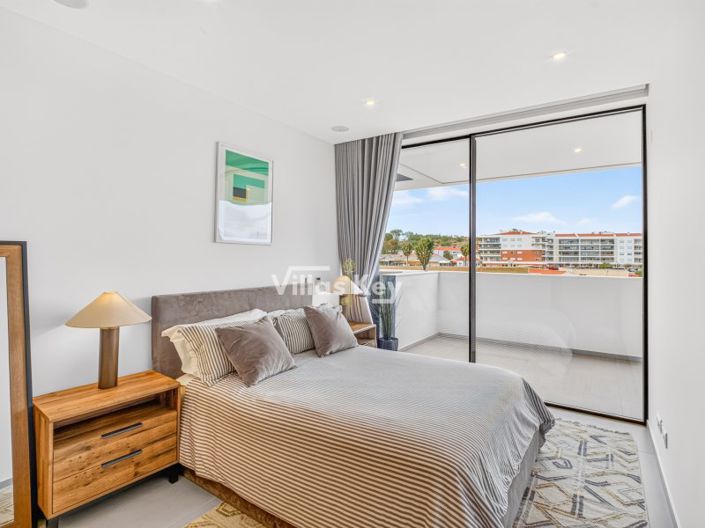 Image No.24-3 Bed Apartment for sale