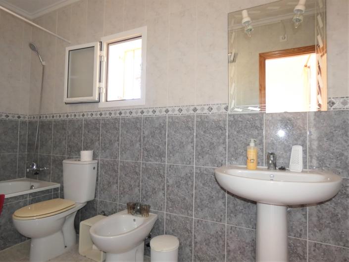 Image No.30-3 Bed Villa / Detached for sale