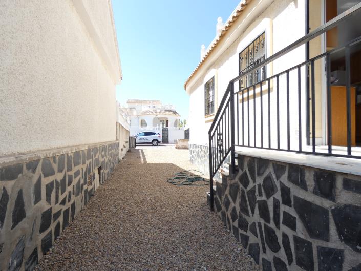 Image No.39-3 Bed Villa / Detached for sale