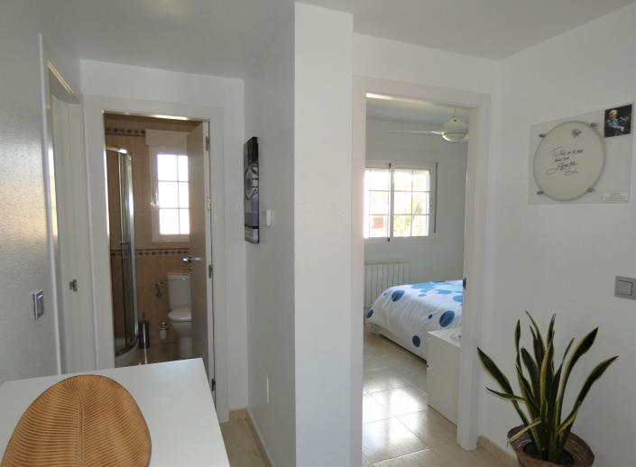 Image No.21-4 Bed Villa / Detached for sale