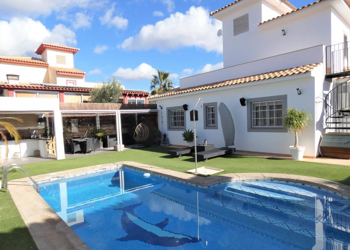 Image No.55-4 Bed Villa / Detached for sale