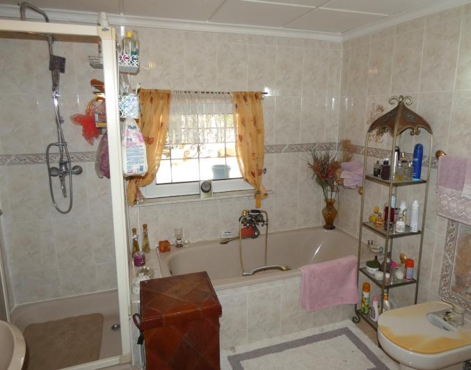 Image No.33-5 Bed Villa / Detached for sale