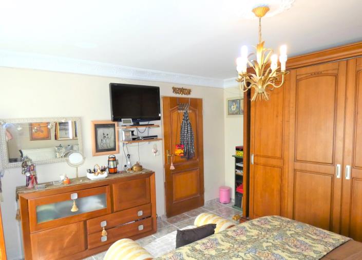 Image No.37-5 Bed Villa / Detached for sale