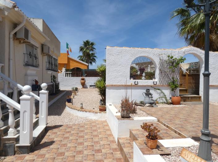 Image No.43-2 Bed Villa / Detached for sale