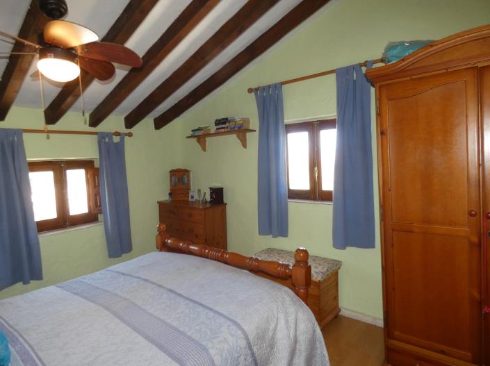 Image No.34-3 Bed Country Property for sale