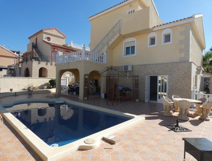 Image No.44-6 Bed Villa / Detached for sale